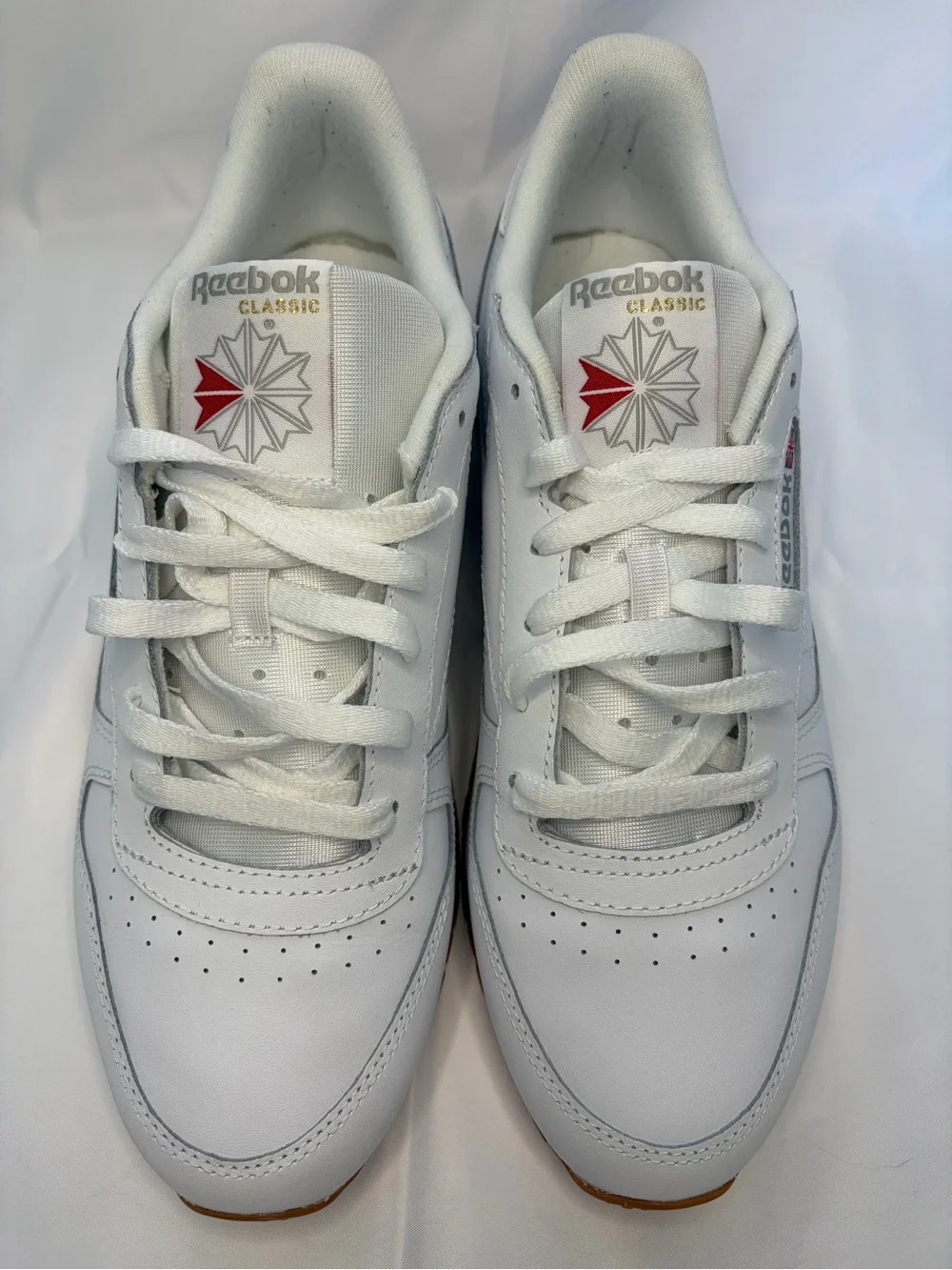 Reebok Classic White Leather Gum Sole Sneakers/Shoes Low-Top (US Women’s 11)